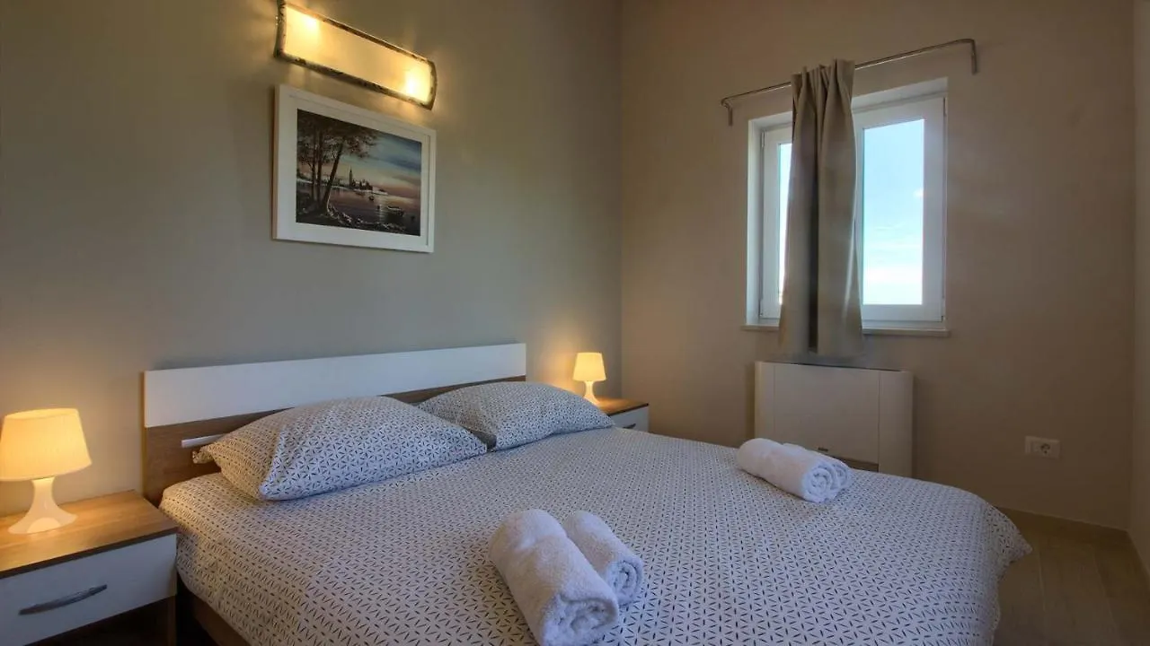 Beautiful Villa Mugeba II With Pool Near The Aquapark In Porec