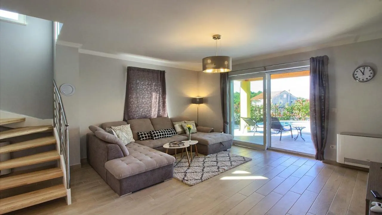 Beautiful Villa Mugeba II With Pool Near The Aquapark In Porec 0*,