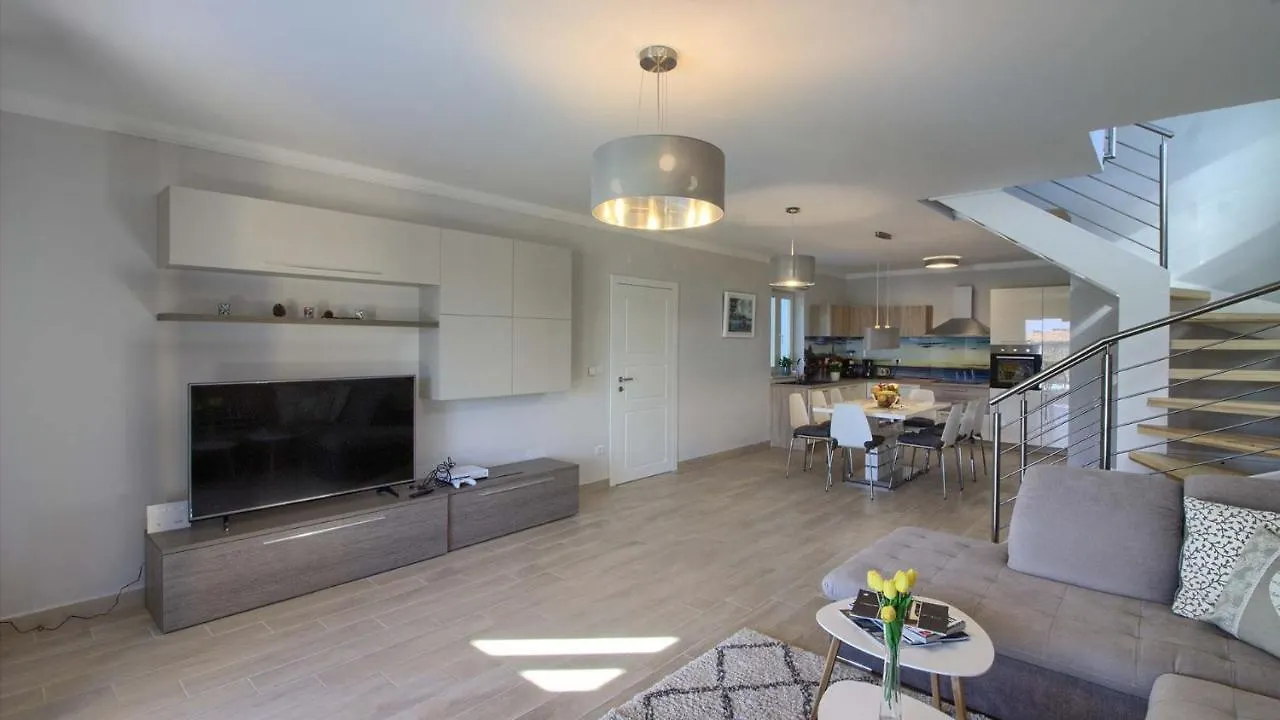 Beautiful Villa Mugeba II With Pool Near The Aquapark In Porec